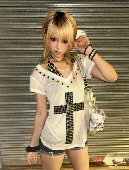 Karrram Camiseta Japonesa Y2k com Estampa de Cruz Metálica Vintage Harajuku Manga Curta Translúcida Tops Trashy Anos 2000 Gola V Streetwear Grunge