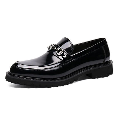 Sapatos Masculinos Loafer de Luxo de Alta Qualidade com Decoração Metálica, Sola Grossa, Sem Cadarço, Sapatos de Couro Modernos para Negócios Formais