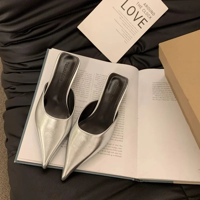 Novas Mulers Femininas de Bico Fino de Luxo Chinelo da Moda Cor de Bala Sandália Elegante Feminina de Vestido Salto Quadrado Baixo Sapatos de Dedo Aberto