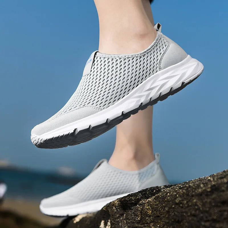 Tênis Masculino Feminino Respirável de Malha Sapatos Casuais Antiderrapantes Tamanho Grande Loafers Leves Para Caminhada