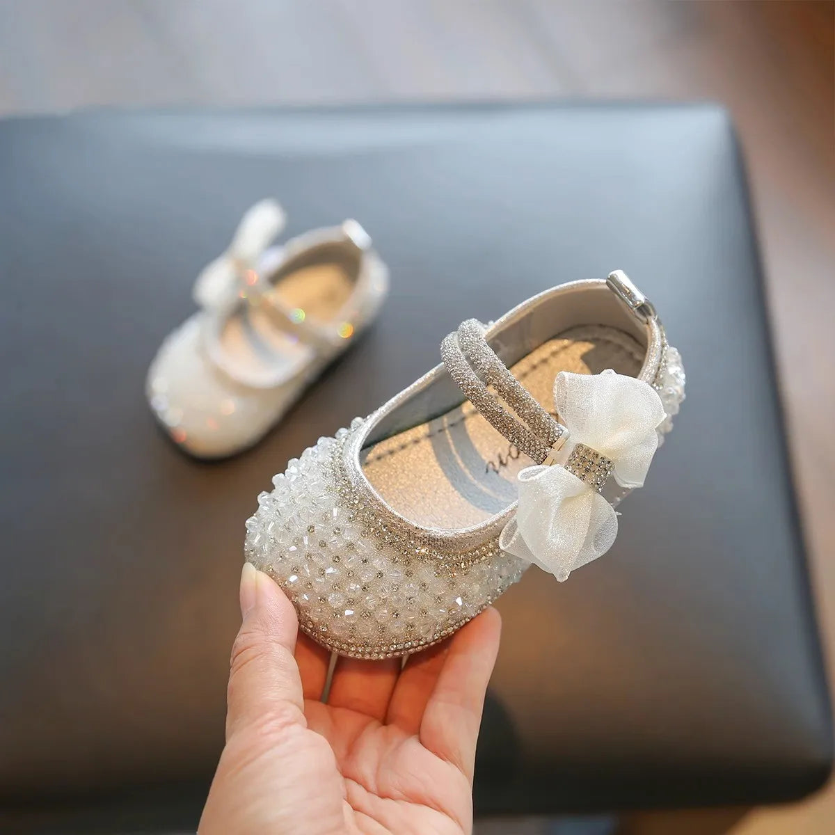 Girls Walking Shoes Lace Mesh Bows Kids Princess Shoes Non-slip Shiny Sequins 2025 New Children Flat Shoes Soft Sole Non-slip