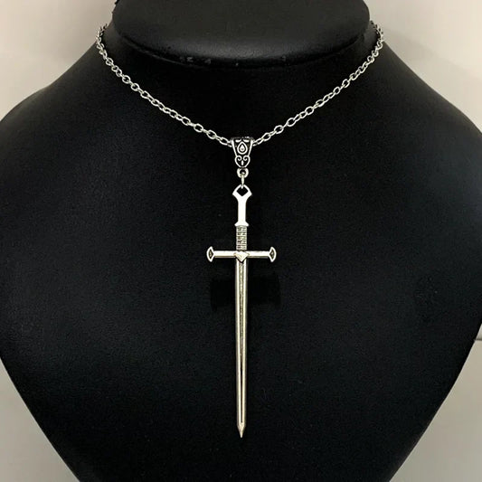 New sword necklace, dagger necklace, sword pendant, pagan, gothic, witchcraft, spells, witchcraft, witches, medieval jewelry。