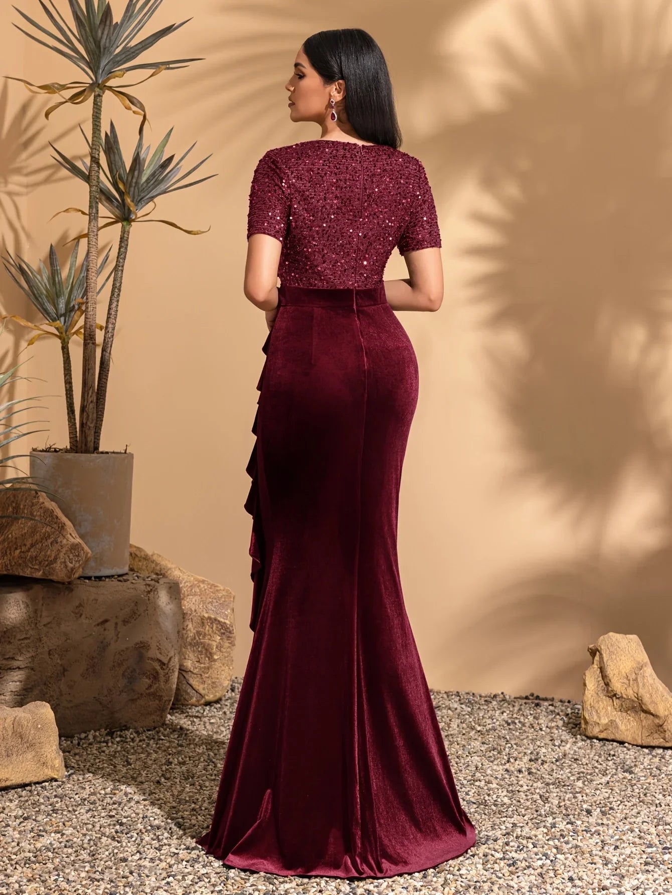 Round neck short sleeve sequined velvet ruffled decorative hip dress