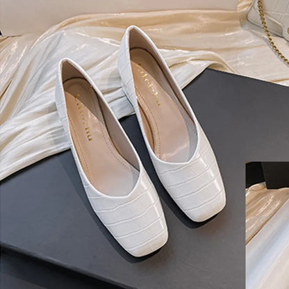 Plus Size 35-43 Women Pumps Med Heel Square Toe Pumps Office Lady Leahter Shoes Big Gold Metal Chain Soft Soles Slip on Shoes