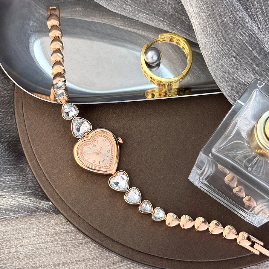 Women's heart-alloy case Sparkly cute heart-shaped glass rhinestone bracelet Elegant stylish quartz watch