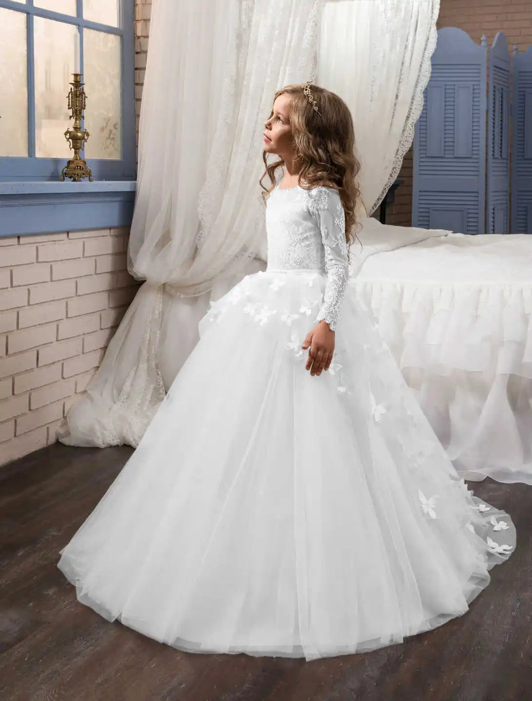Elegant and lovely butterfly floor mopping flower girl wedding dress, lace long sleeved ball dress
