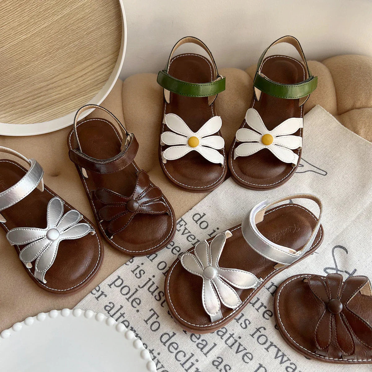 Girl's Sandals Hollow-out Solid Fashion Color Flower Leather Kids Sliders Open Toe Light Sweet Hook-loop Summer Children Shoe