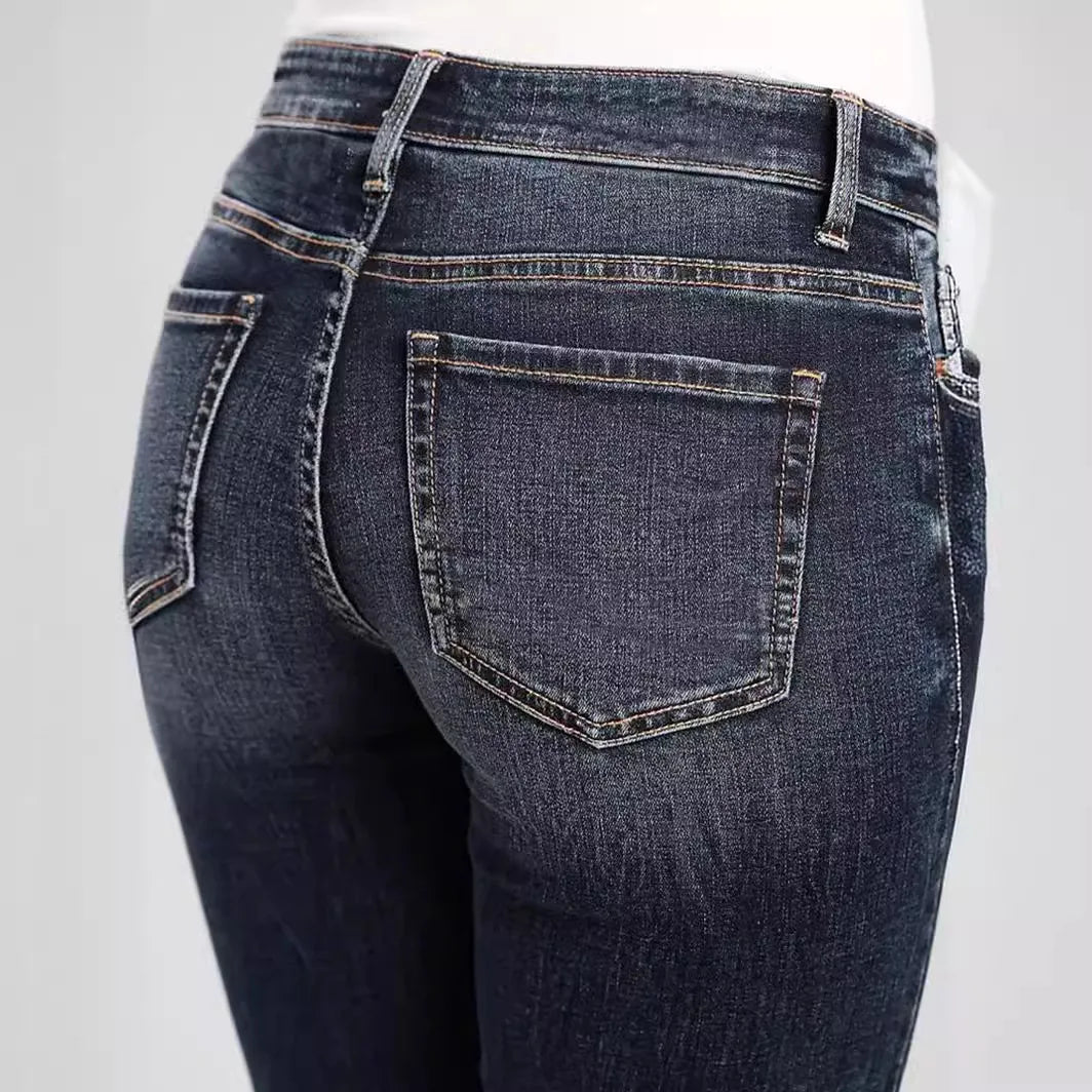 Jeans Curto Feminino Confortável de Cintura Média e Slim