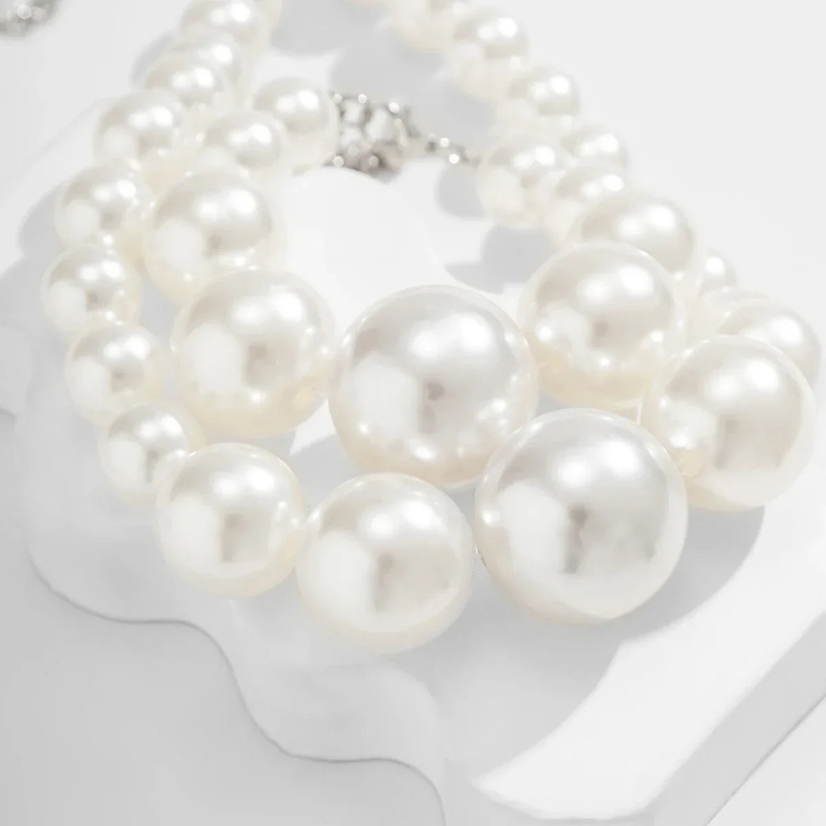 Exaggerated Big Imitation Pearls Choker Necklace Women Personality Elegant White Pearl Beaded Bride Jewelry 2025