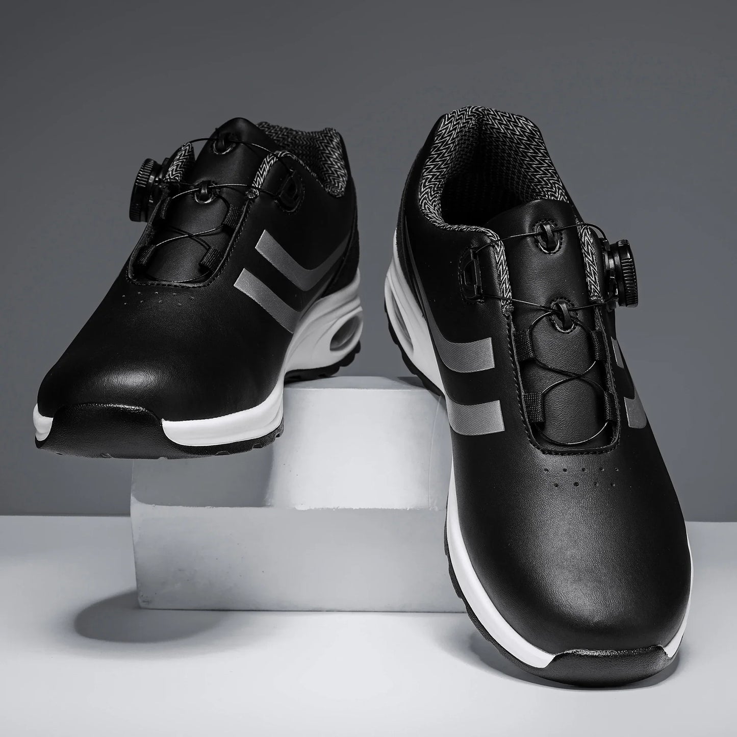 New Men's Fashion Casual sports shoes, Comfortable Hovershoe sole, Outdoor Leisure Walking cycling, Golf shoes, black and White