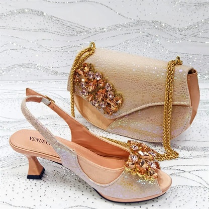 Conjunto de Sandália Feminina Laranja com Bico Aberto e Bolsa Combinando - Perfeito para Casamentos e Festas