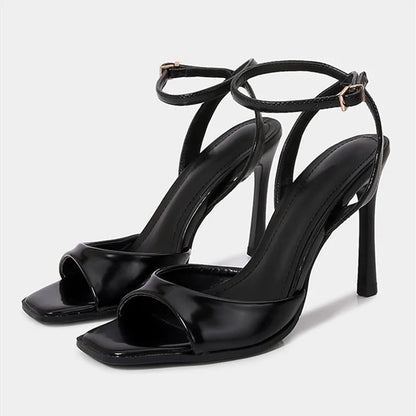 Sandália Feminina de Salto Alto Fivela com Tira no Tornozelo de Couro Envernizado Preto Sexy Quadrada de Bico Aberto Elegante para Festa Escritório Verão