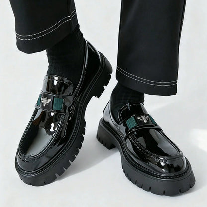 2026 Fashion Bee Design Leather Men Shoes Thick Sole Luxury Slip On Loafers Comfort Fashio Business Party Formal Dress Shoes