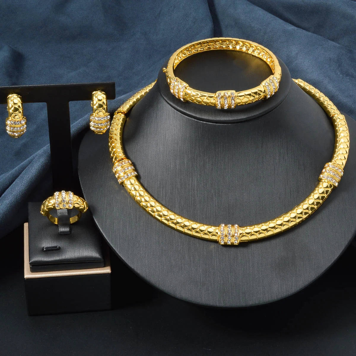 Luxury 18k Gold-Plated Women's Jewelry 4-Piece Round Necklace Bracelet Earrings Ring Gold Classic Dubai Wedding Gift