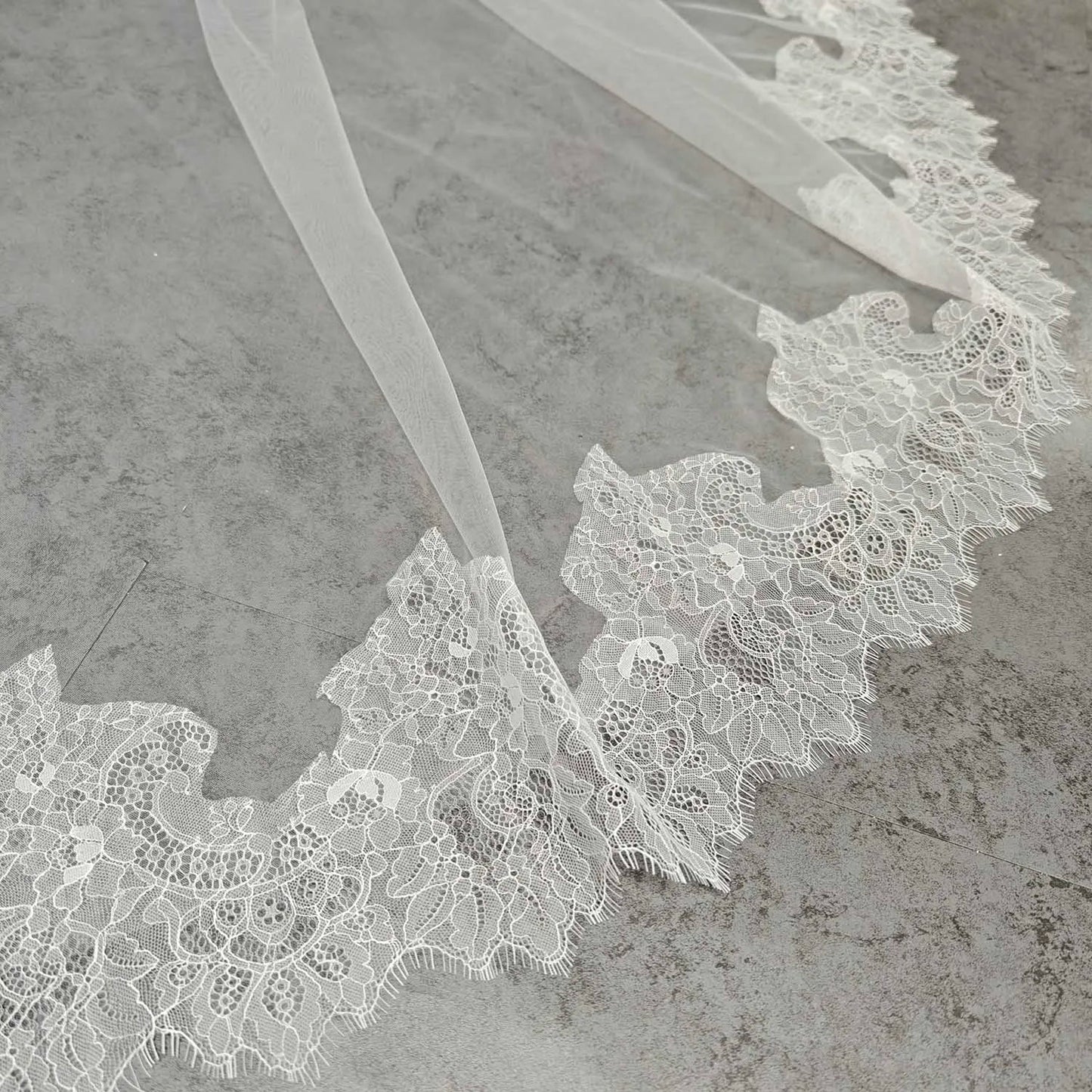 Customized Elegant Eyelash Lace Edge 2 Layers Wedding Veil with Blusher 2.5m/3m/3.5m Long Bridal Veil Wedding Accessories
