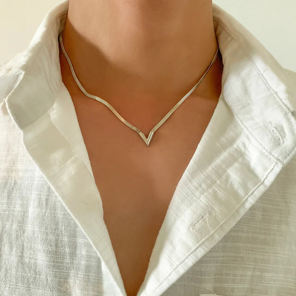 Fashion Simple Flat Snake Clavicle Chain Necklace Men Creative V Shape Pendant Choker Party Jewelry Accessories Gifts