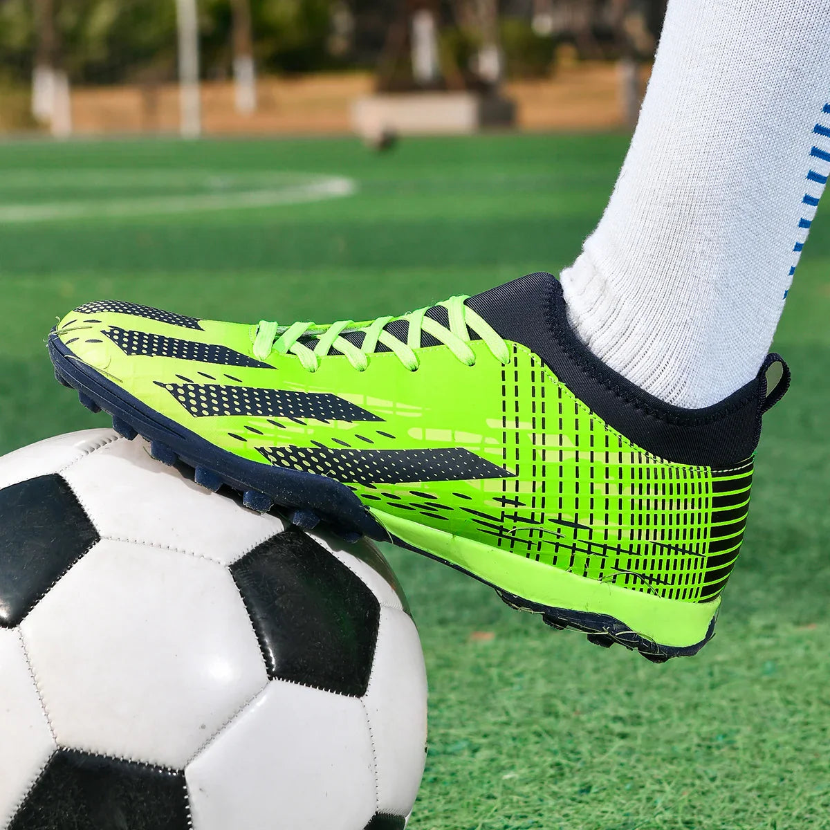 New Men Soccer Shoes Futsal Indoor Football Boots Sport Match Training Kids TF Cleats Grass Ankle Hot-selling High-quality Light