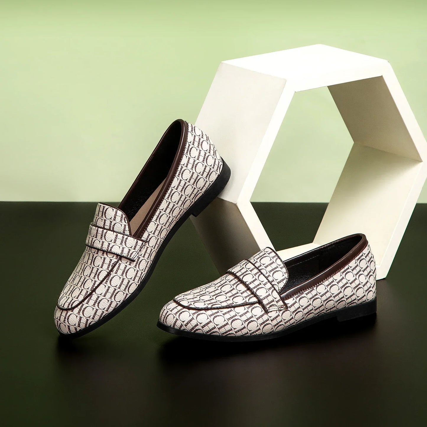 Classic Style Fashion Retro Women's New Flat Shoes Letters Printing Simple Hundred with Fine Workmanship Women's Casual Shoes