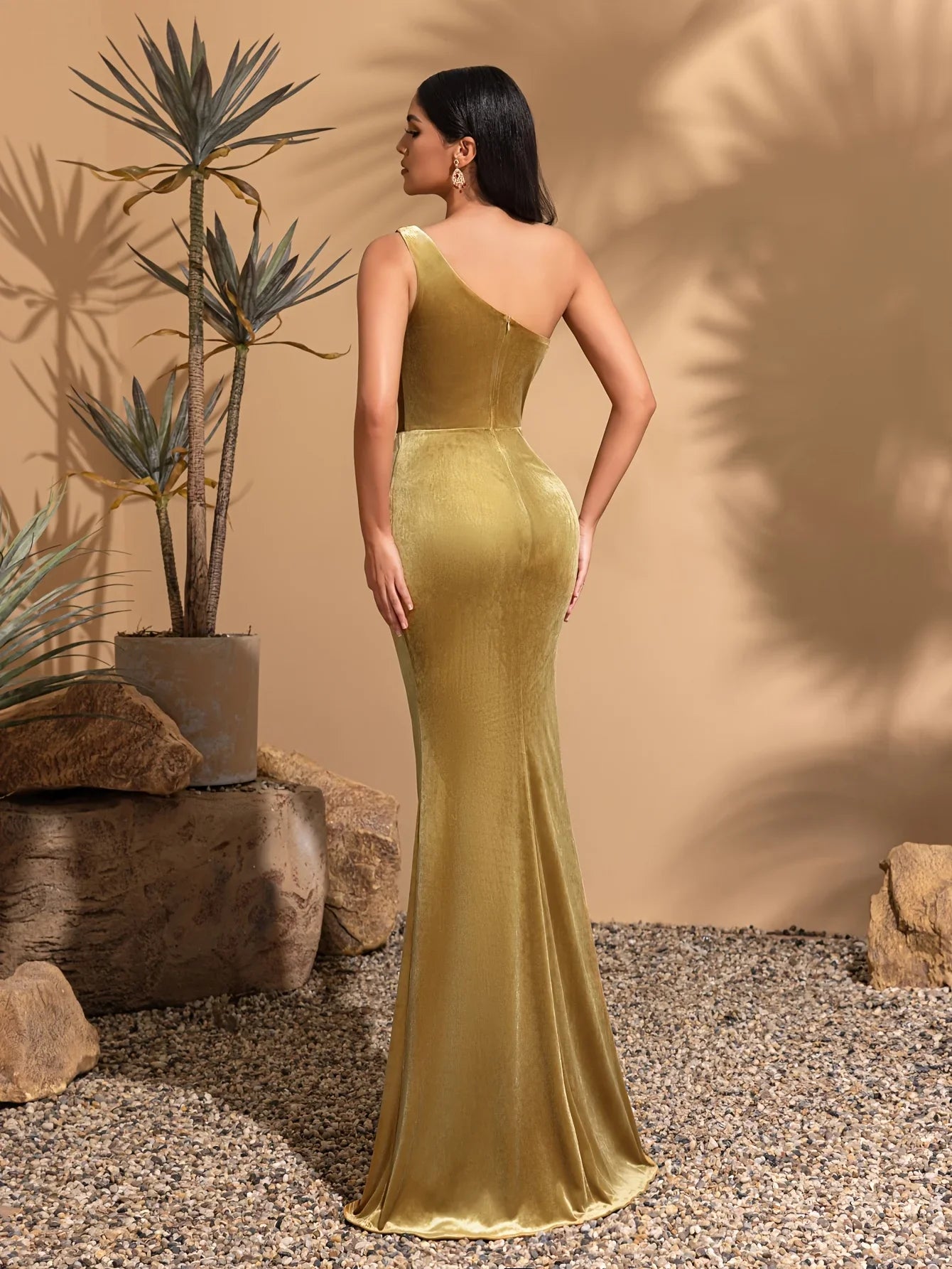 One-shoulder pleated slit velvet dress, elegant and chic dress