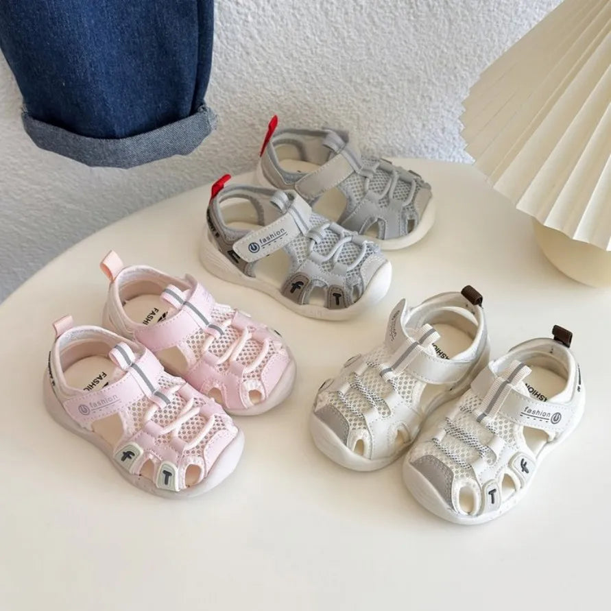 2026 Summer New Style Boys' and Girls' Sandals, with mesh design, providing dry and breathable comfort and anti-slip soles.