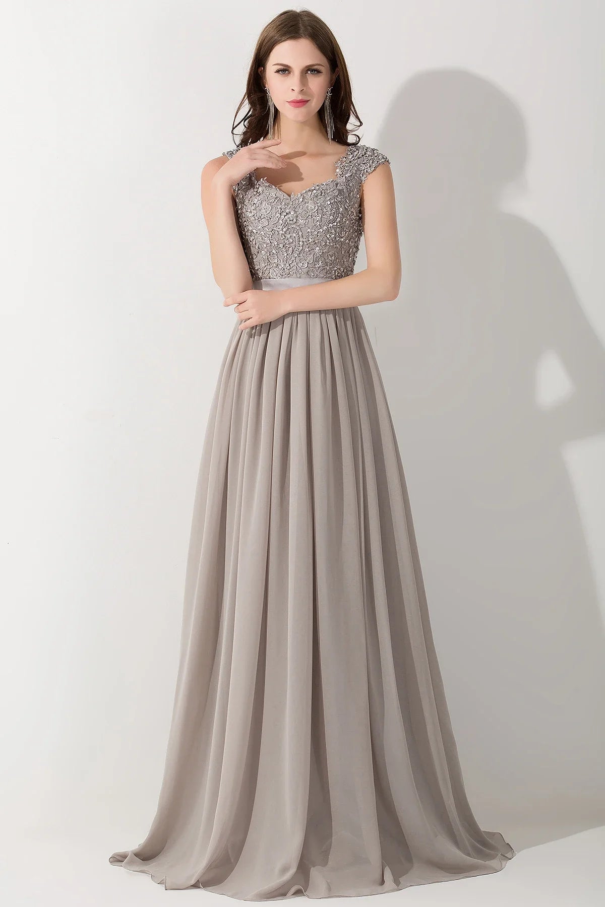 2024 Burgundy Bridesmaid Dresses Elegant Long Beading Pearls Bodice Chiffon  V Neck A Line Maxi Gown Wedding Party  Gowns