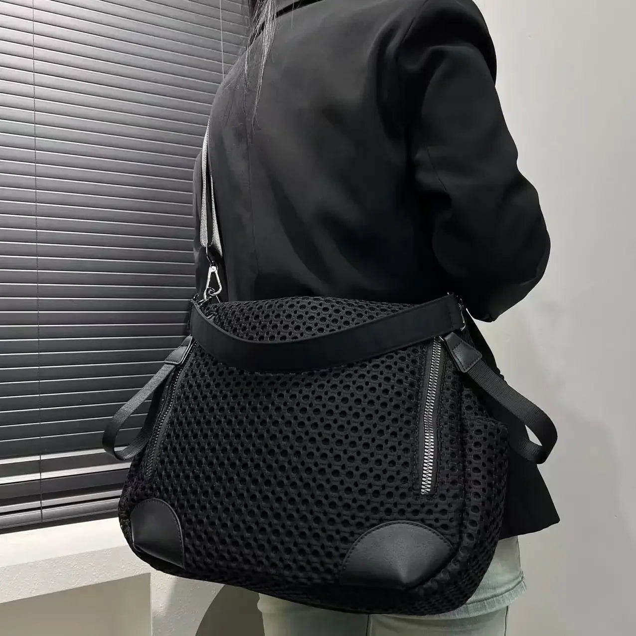 Ladies' fashionable and casual nylon mesh shoulder bag with large capacity retro stitching splicing diagonal cross handbag