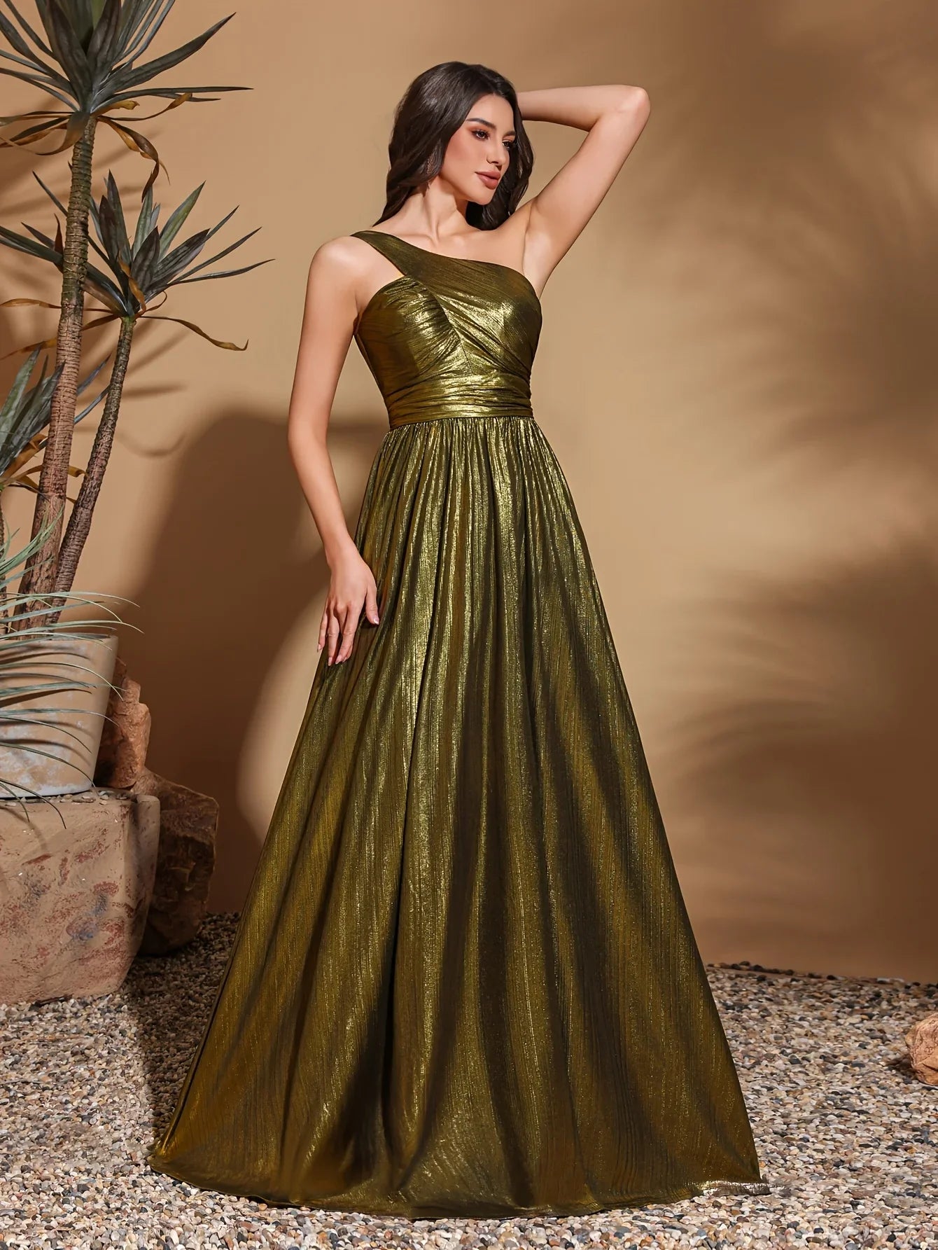 One-shoulder pleated two-sided glossy strapless wedding dress
