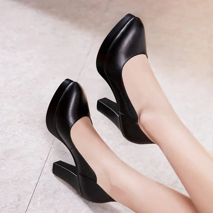 Sapatos Pequenos Tamanhos 32-43 Elegantes Scarpins Formais Femininos Sapatos de Salto Bloco Alto Primavera 2026 Rasos para Escritório Modelo Casamento