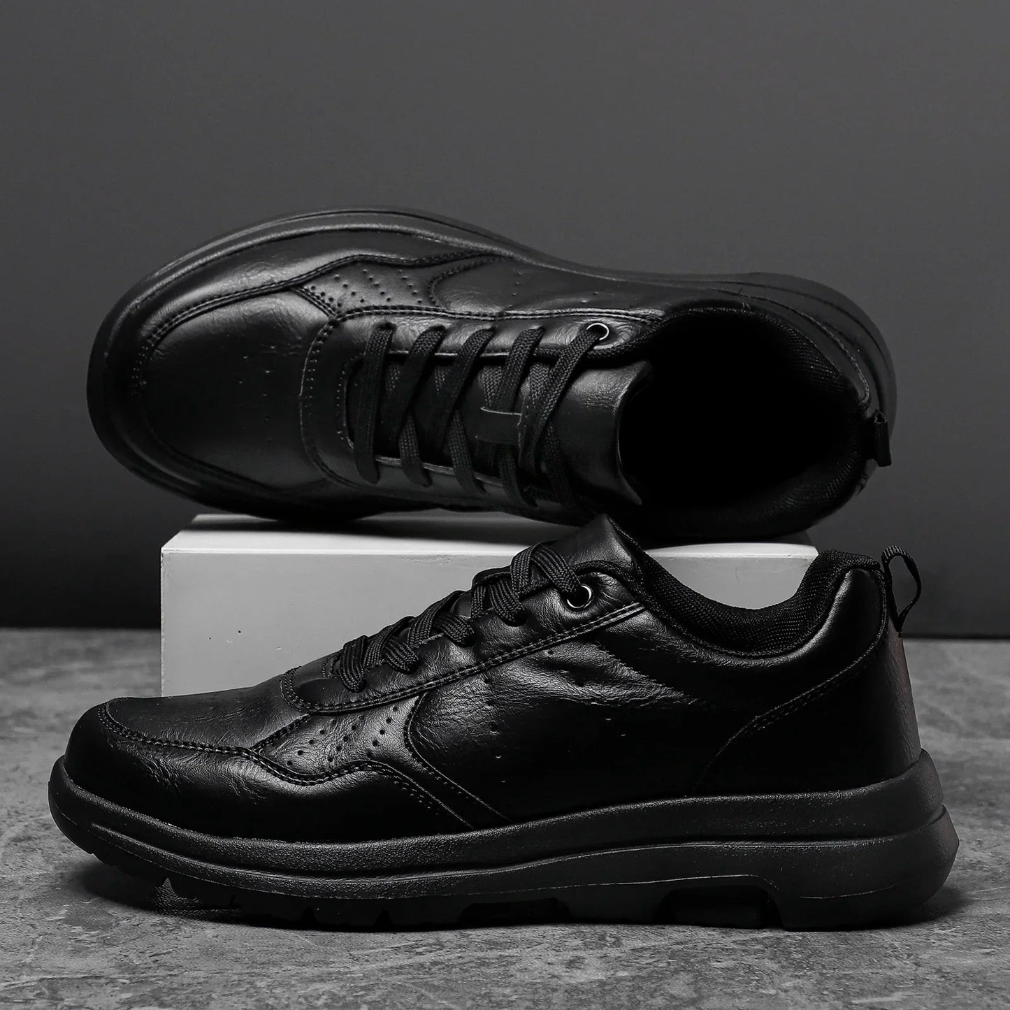 Men's Business Leather Shoes Soft Moccasin Shoes Comfortable Casual Shoes for Men Autumn Solid Black White Men Sneakers
