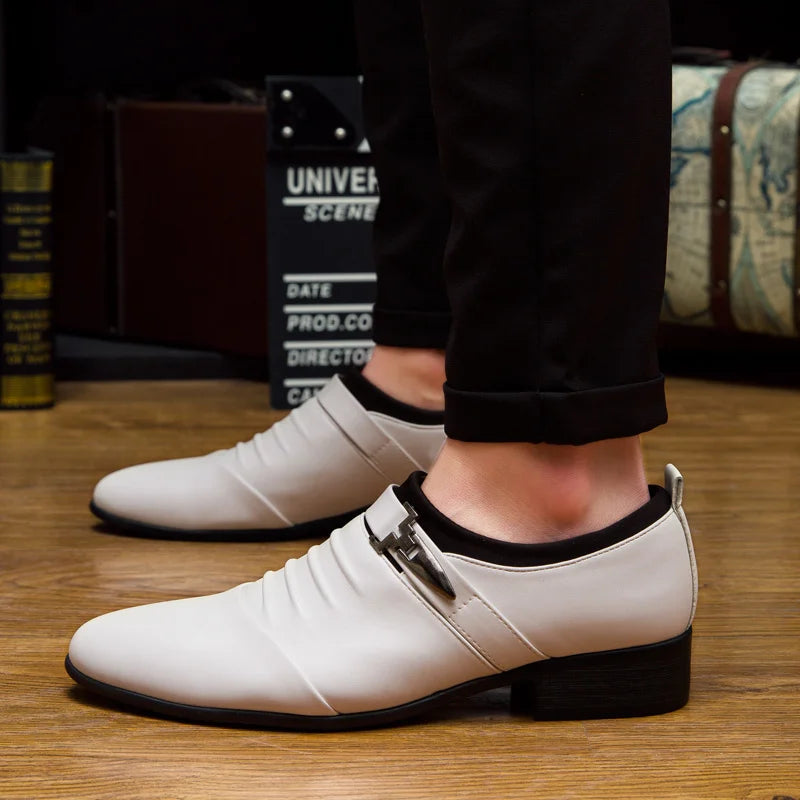 Sapatos Sociais Masculinos Brancos Baratos Bico Fino Slip-On Couro Masculino Tamanhos Grandes 38-48 Sapatos Casuais de Negócios Masculinos zapatos para hombre