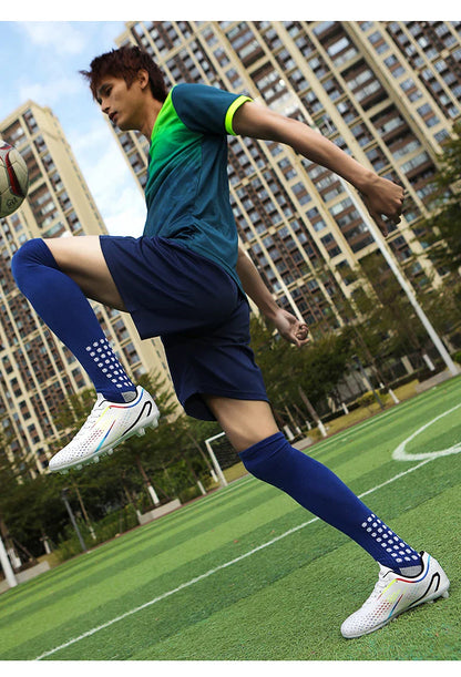 New Men Football Boots Non-Slip High-quality Woman Soccer Shoes Grass Cleats Futsal Sneakers Match Indoor Outdoor Football Shoes