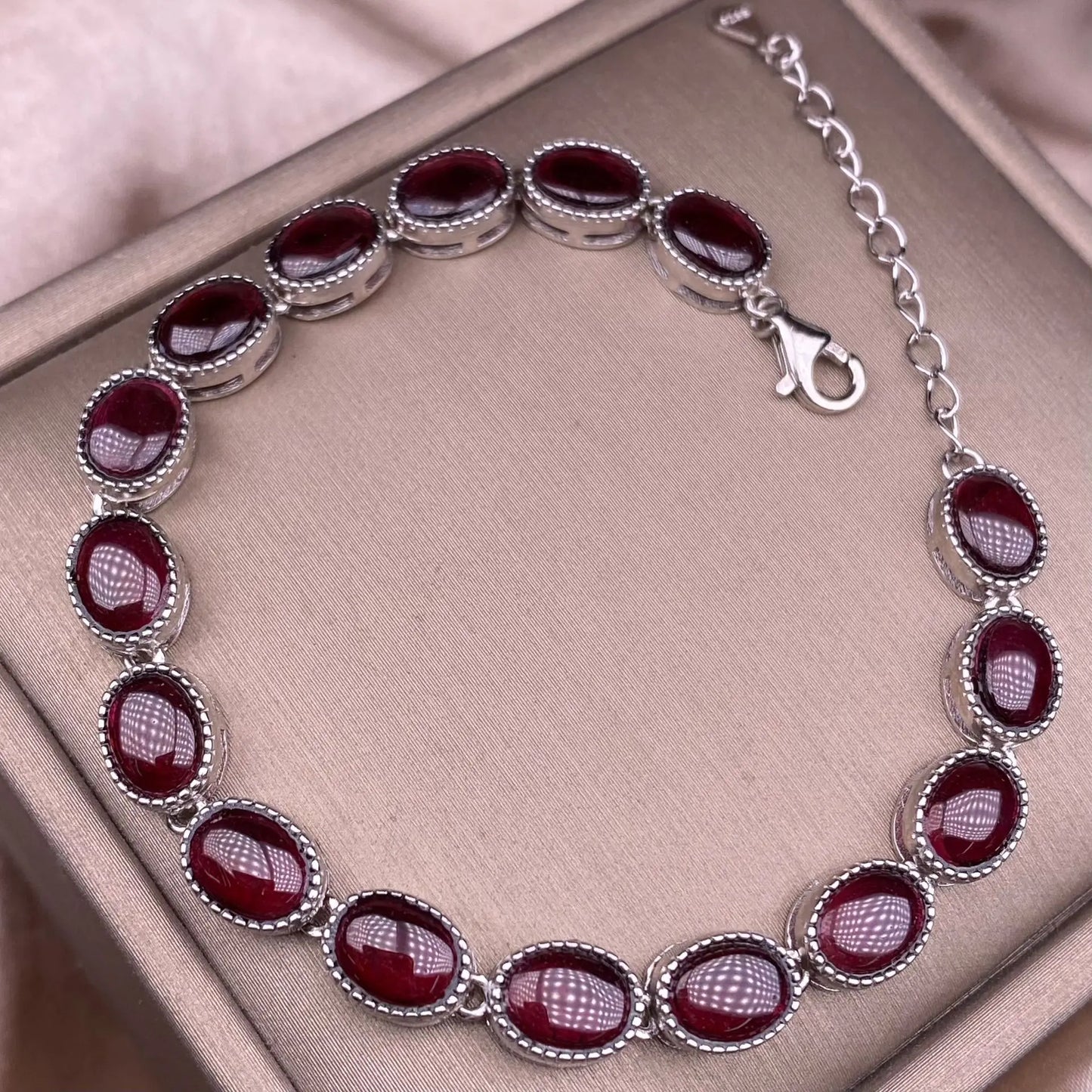 S925 sterling silver bracelet set with 17 natural garnets, simple and elegant women's bracelet jewelry, suitable for daily wear