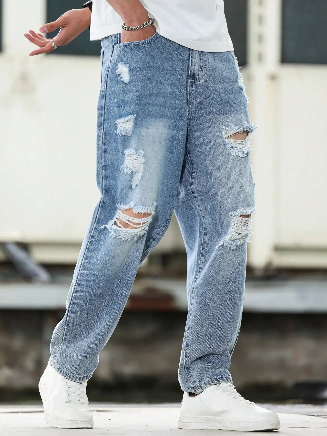 Men's Blue Ripped Denim Harem Pants for Spring and Autumn. Street Fashion. Casual Trend 。