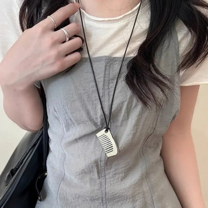 Personality Temperament Comb Pendant Necklace for Women 2024 Trend New Delicate Design Jewelry Fashion Accessories
