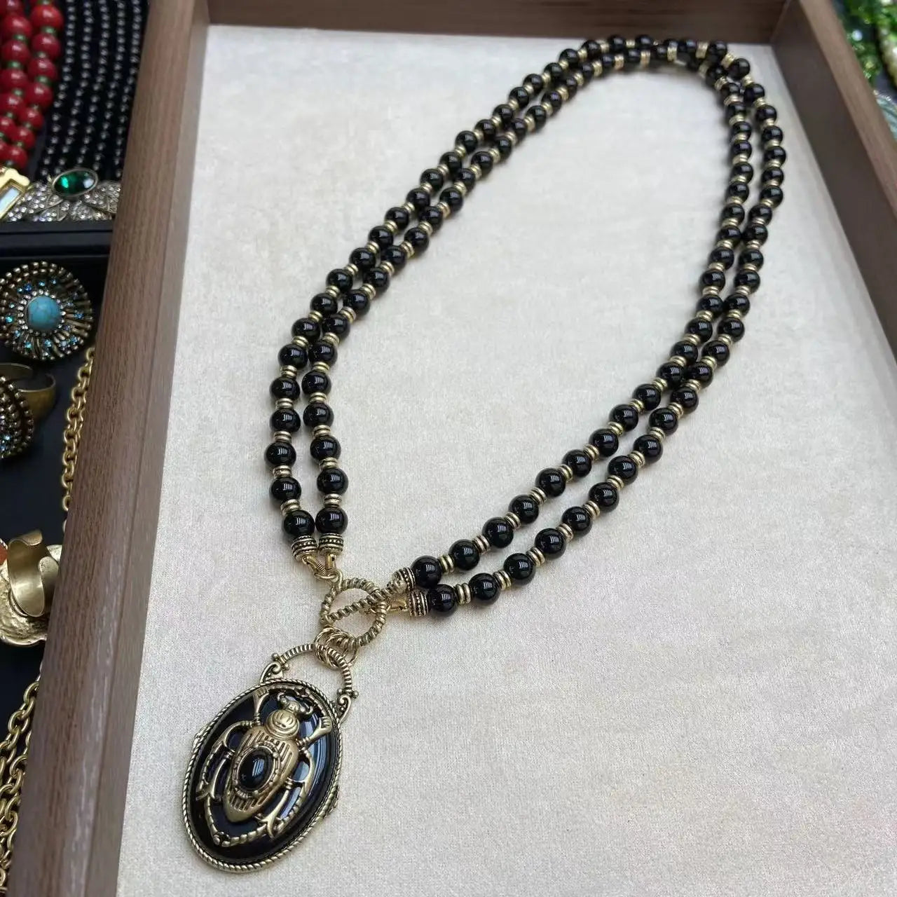European and American Fashion Trend Retro Art Niche Cute Animal Relief Handmade Beaded Necklace Earring Jewelry Set