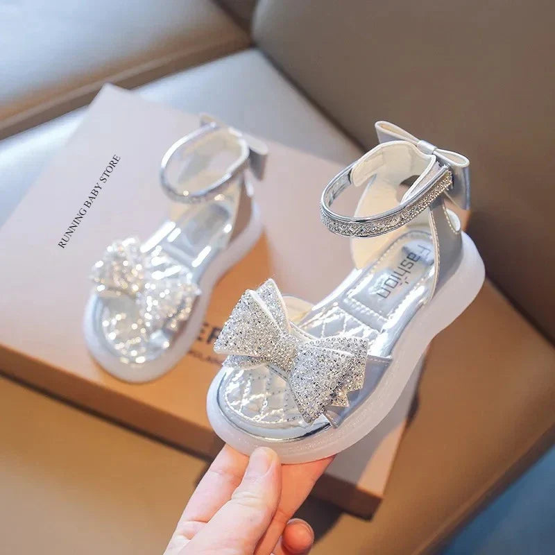 Girls Princess Sandals 2026 Summer New Baby Sparkly Rhinestones Bow Shoes Fashion Non-slip Flat Children's Sandals Boots I05257