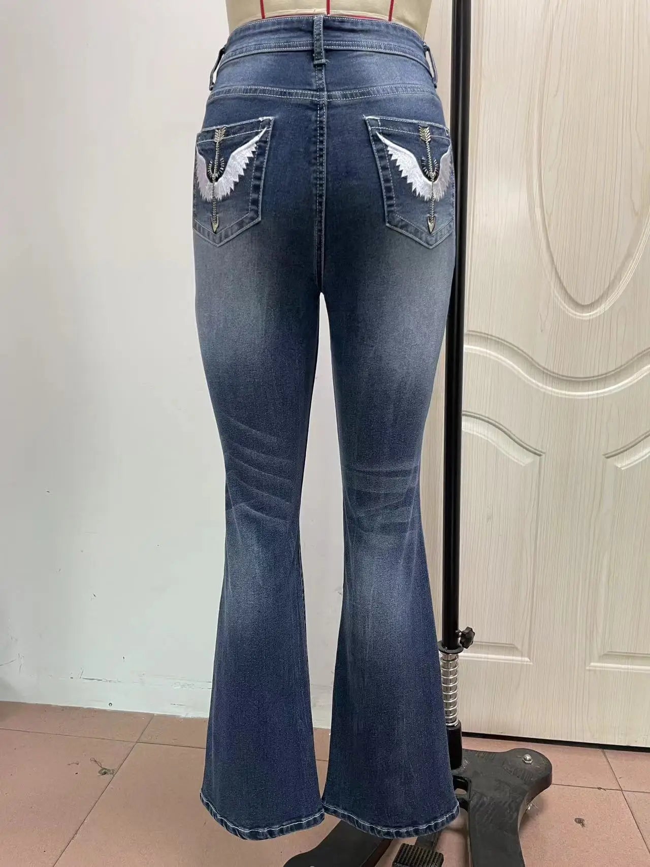 Women Embroidery Pockets Distressed Jeans