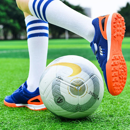 New Boys and Girls Football Shoes with Rubber Soft Nails for Comfortable and Breathable Professional Boys and Girls Football Sho