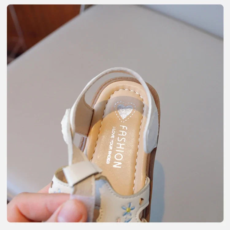 Sweet Little Girl Sandal Summer New Kids Princess Embroidery Flower Flat Sandals Fashion Elegant Children Causal Cut-outs Shoes