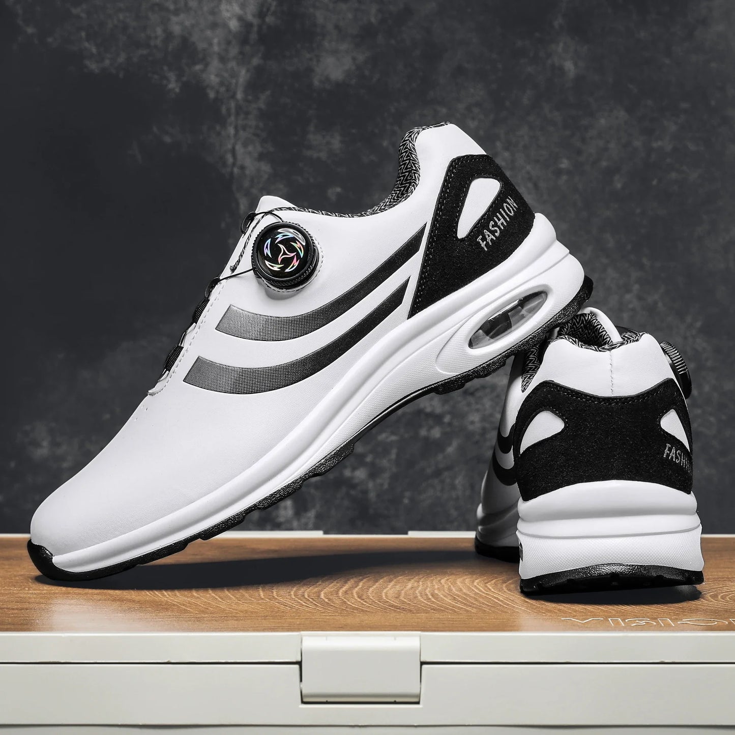 New Men's Fashion Casual sports shoes, Comfortable Hovershoe sole, Outdoor Leisure Walking cycling, Golf shoes, black and White