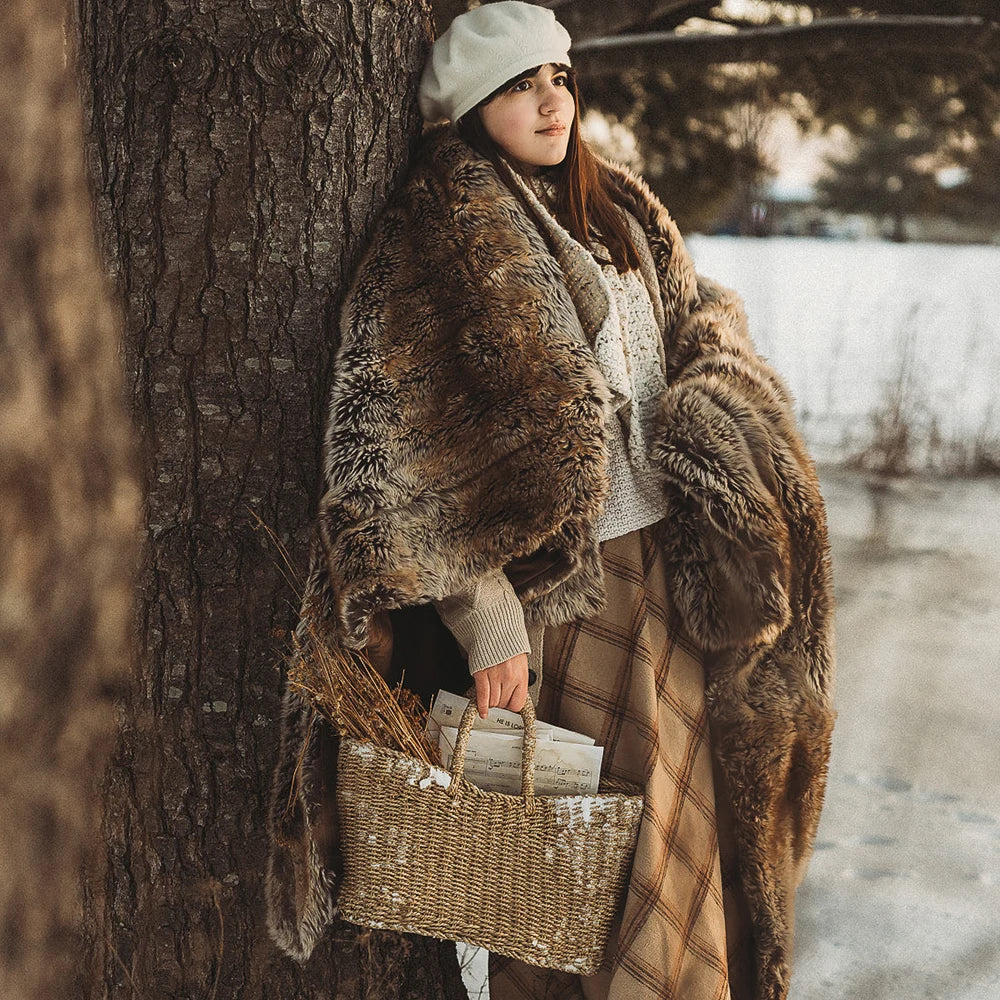 Faux Fur Blanket Luxury Fluffy Plaid Throw Blanket Winter Thick Warm Sofa Blanket Plush Fur Throws for Bed Bedroom Decor
