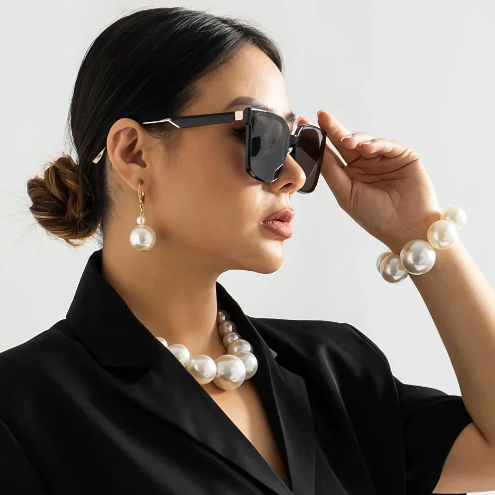 Exaggerated Big Imitation Pearls Choker Necklace Women Personality Elegant White Pearl Beaded Bride Jewelry 2025