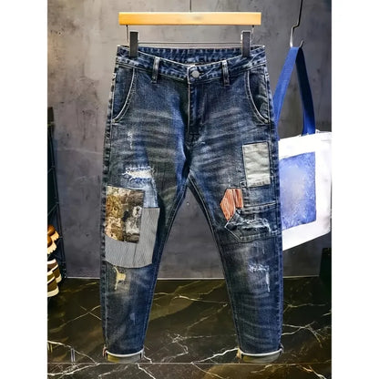 Calça Jeans Masculina Rasgada com Aplique de Urso e Detalhes de Strass, Modelo Retrô Solto Clássico, Marca Tendência Streetwear