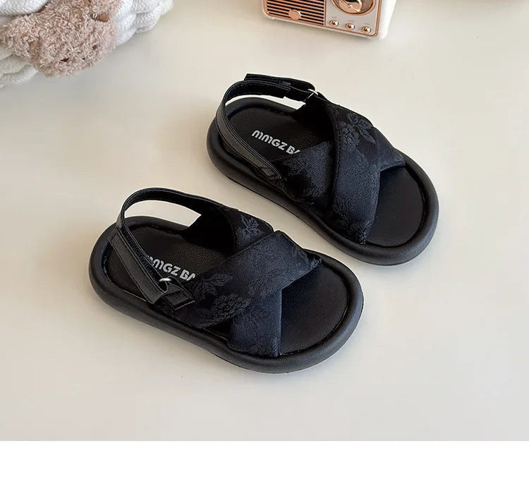 2026 Girls' Sandals Summer New Korean Version Little Girls All Design Sense Cross Strap Beach Sandals Comfort Daily Kids Sandals