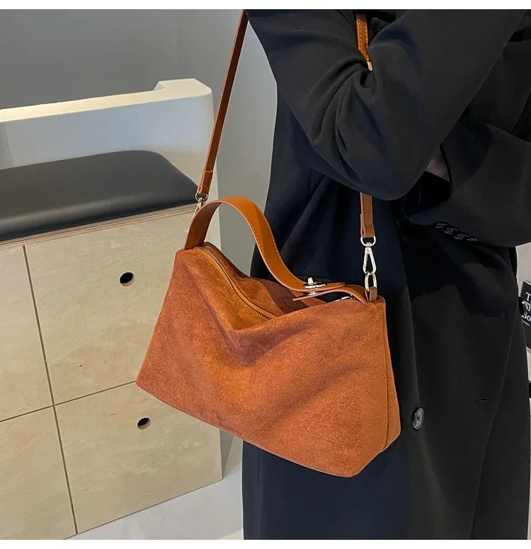 Korean suede bucket bag, women's casual commuting shoulder tote bag, autumn/winter 2025 new underarm set bag