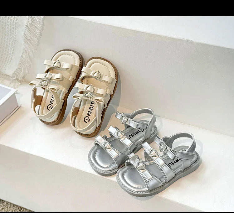 Girls Sandals New 2024 Summer Kids Fashion Bowknot Heart Princess Sandals Party Dress Shoes Children Soft Sole Beach Flats Shoe