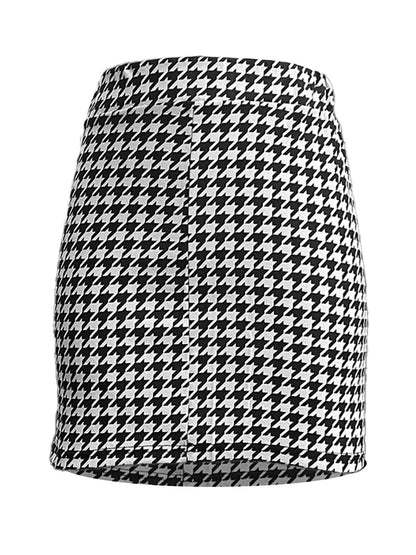 Elegant high-waisted short skirt with a stretch waist in a thousand bird pattern, hugging the hips.