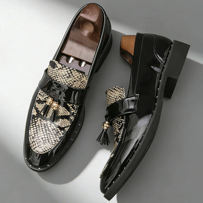 Fashion Men's Business Formal Slip-On Loafers Pointed Toe Patent Leather Shoes Shiny Tassel & Snake Print, Suitable Office Party