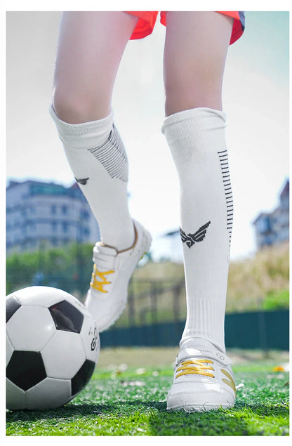 New Children Soccer Shoes Cleats Boys Football Boots TF Breathable Ultralight Grass Training Fast Athletic Sneakers 28-39