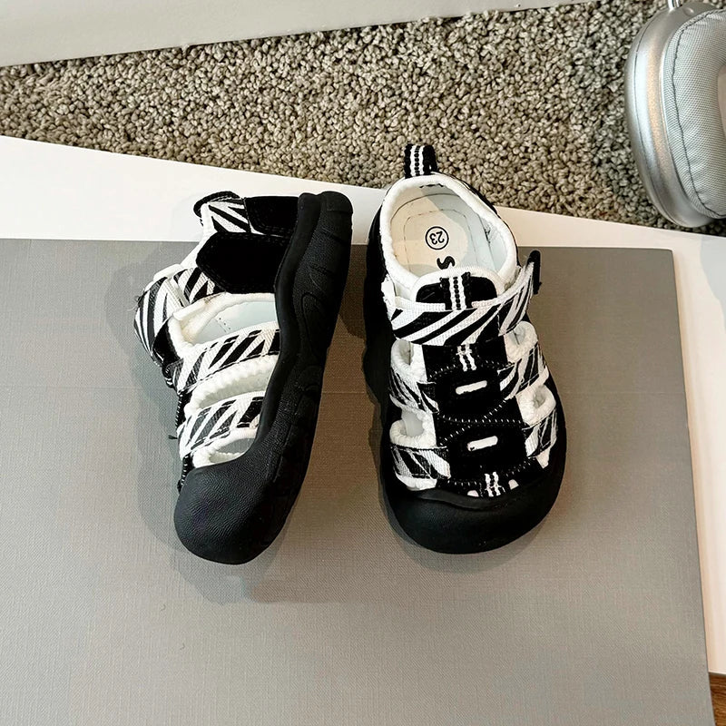 Children's sandals, boys' toe cover beach shoes, Summer 2025 girls' outdoor walking baby sports sandals